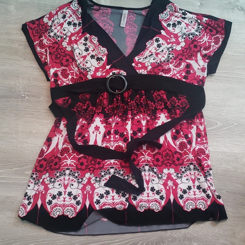 Short sleeve top
